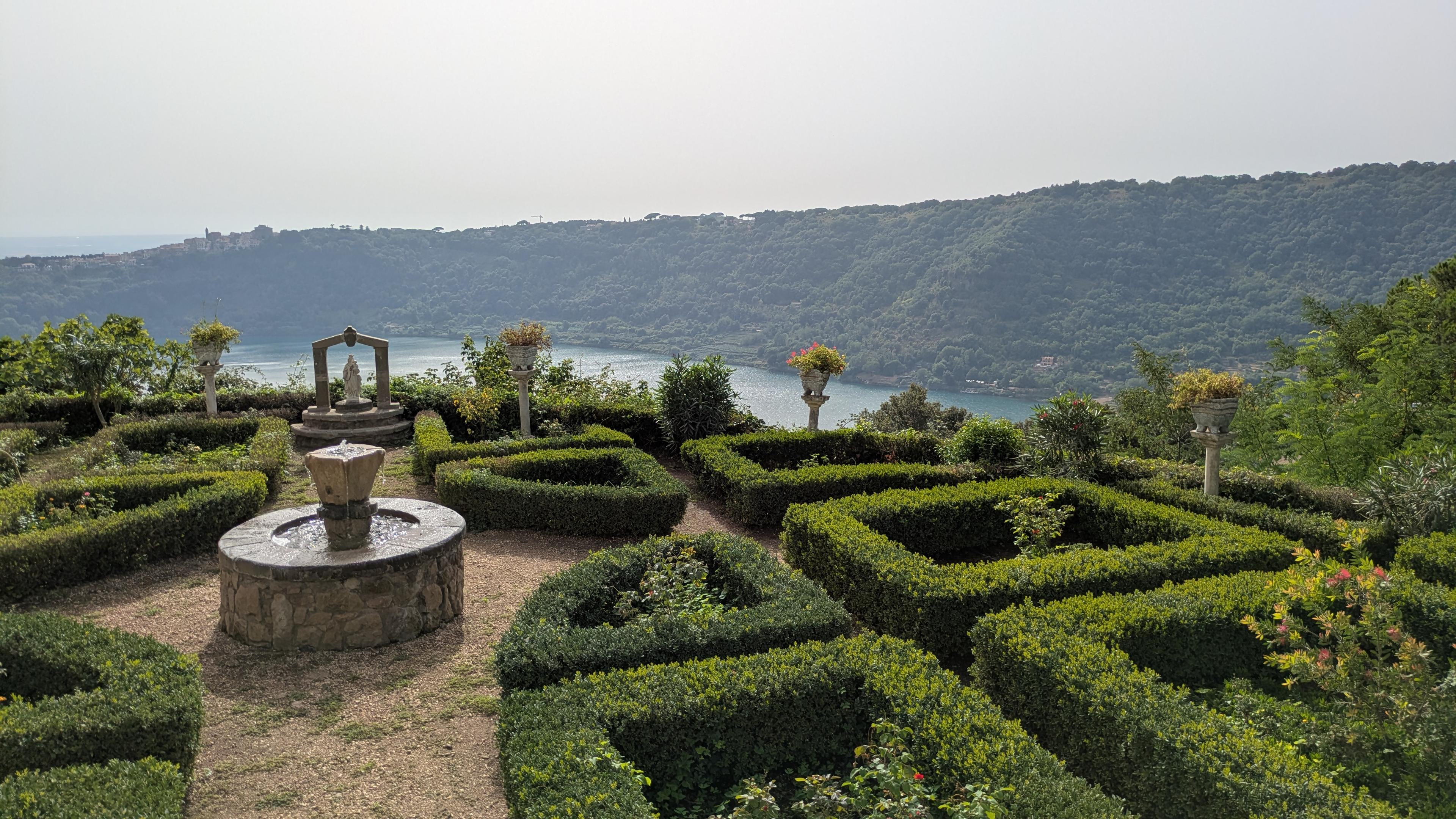 Vista del lago di Nemi dai giardini del Santuario del Santissimo Crocifisso