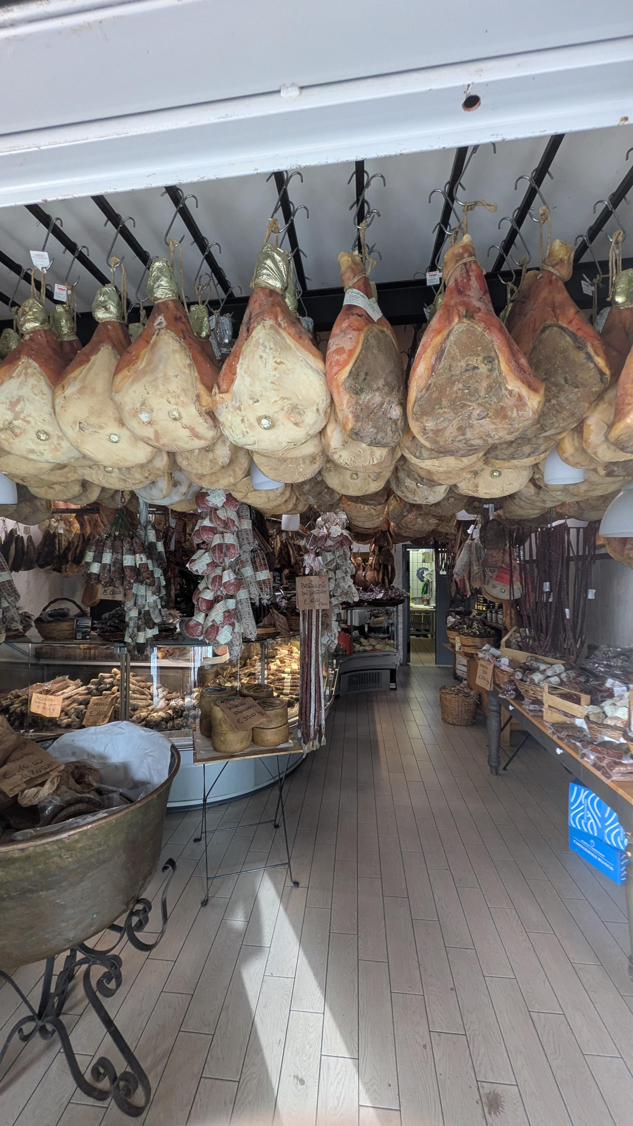 Antica Norcineria nei pressi di Corso Vittorio Emanuele, a Nemi.